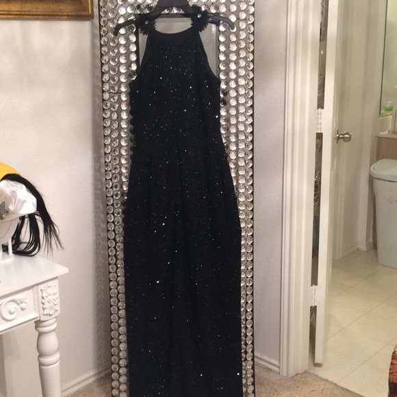 Gown - Picture 1 of 2